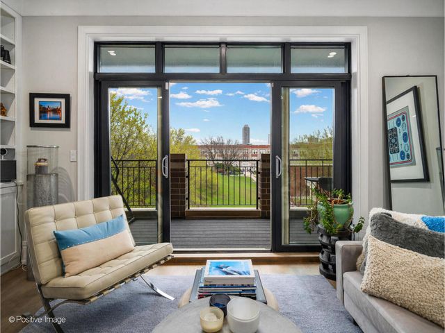2042 N BURLING Street PH, Chicago, IL 60614
