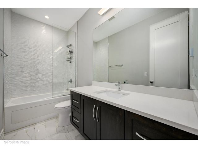 2042 N BURLING Street PH, Chicago, IL 60614