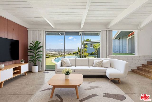4107 Punta Alta Drive, Los Angeles, CA 90008
