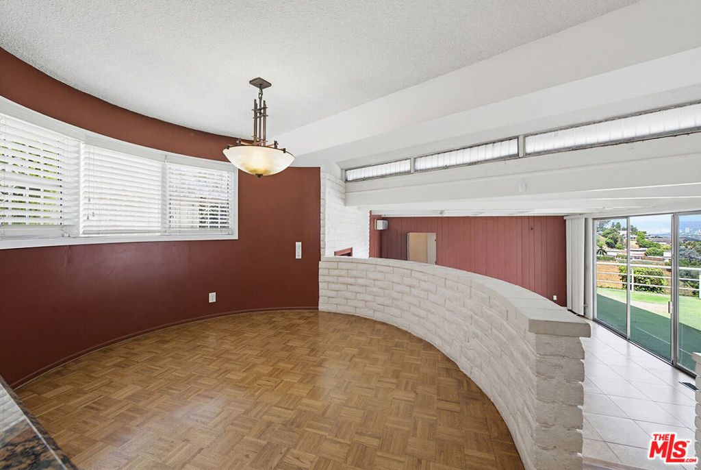 Image 10 of property listing at 4107 Punta Alta Drive, Los Angeles, CA 90008