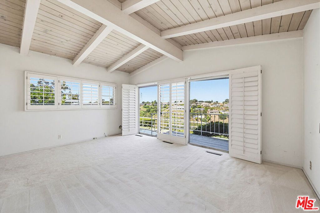 Image 14 of property listing at 4107 Punta Alta Drive, Los Angeles, CA 90008