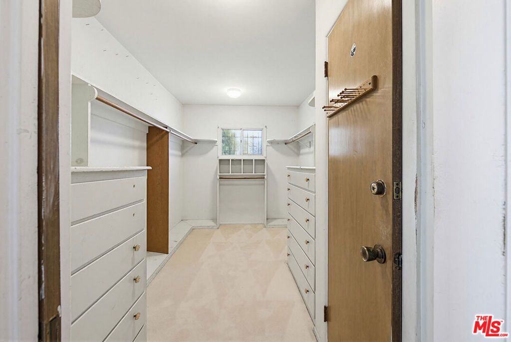 Image 17 of property listing at 4107 Punta Alta Drive, Los Angeles, CA 90008