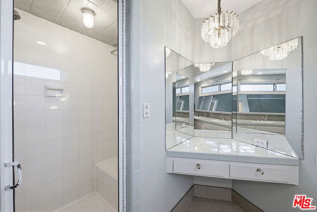 Image 21 of property listing at 4107 Punta Alta Drive, Los Angeles, CA 90008