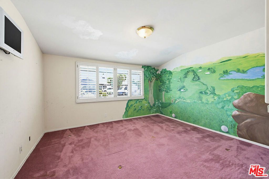 Image 22 of property listing at 4107 Punta Alta Drive, Los Angeles, CA 90008