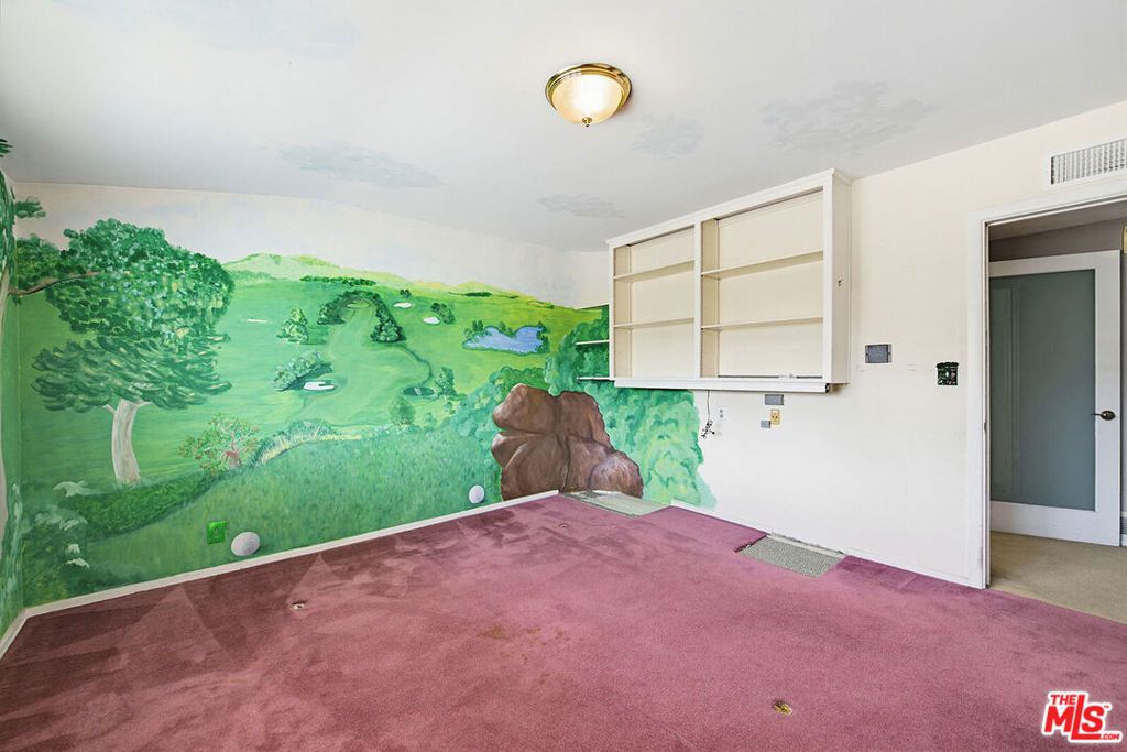 Image 24 of property listing at 4107 Punta Alta Drive, Los Angeles, CA 90008