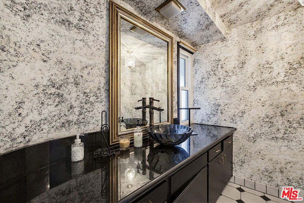 Image 29 of property listing at 4107 Punta Alta Drive, Los Angeles, CA 90008