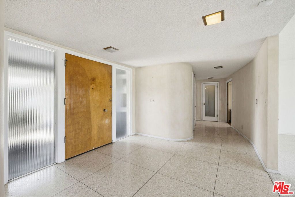 Image 3 of property listing at 4107 Punta Alta Drive, Los Angeles, CA 90008