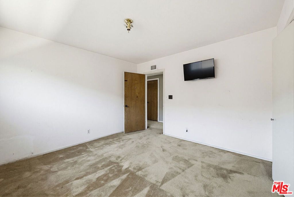 Image 31 of property listing at 4107 Punta Alta Drive, Los Angeles, CA 90008