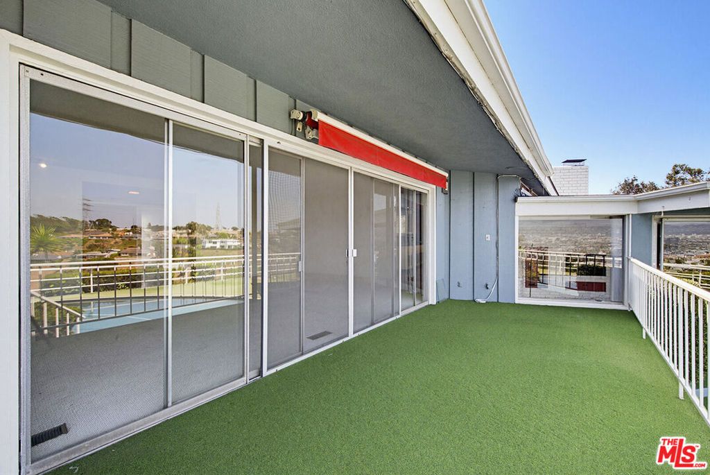 Image 32 of property listing at 4107 Punta Alta Drive, Los Angeles, CA 90008