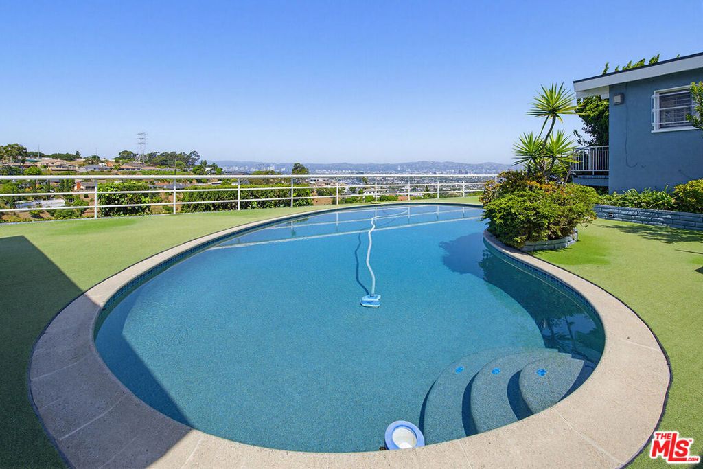 Image 34 of property listing at 4107 Punta Alta Drive, Los Angeles, CA 90008