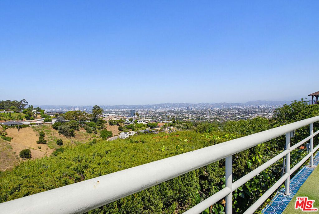 Image 35 of property listing at 4107 Punta Alta Drive, Los Angeles, CA 90008