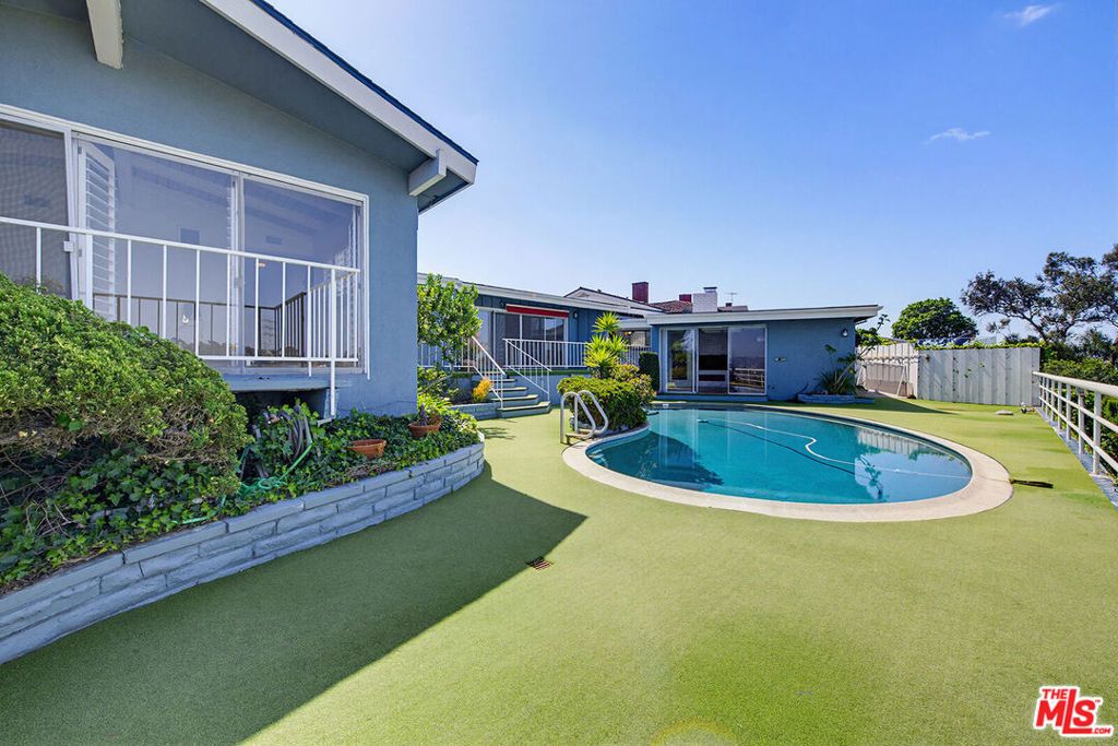 Image 37 of property listing at 4107 Punta Alta Drive, Los Angeles, CA 90008