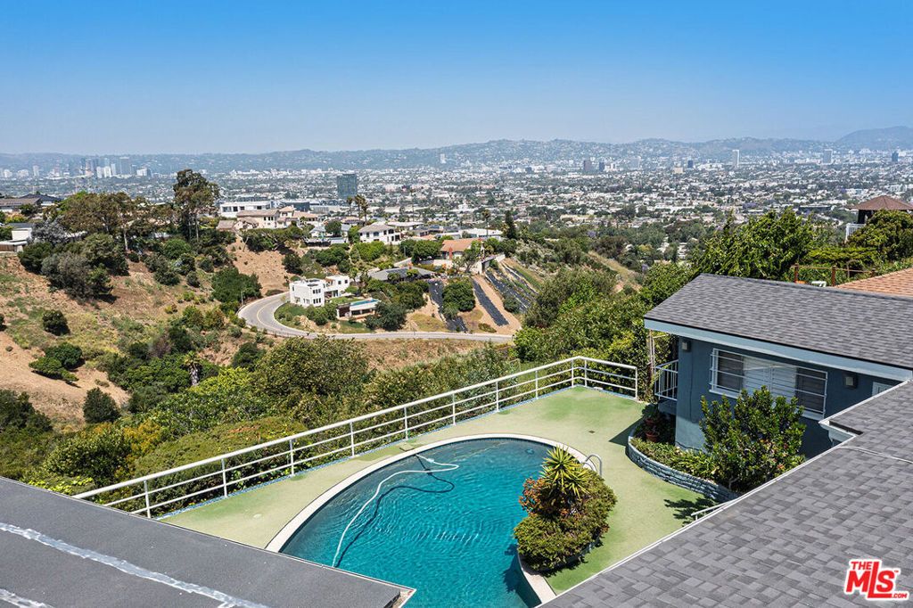 Image 38 of property listing at 4107 Punta Alta Drive, Los Angeles, CA 90008