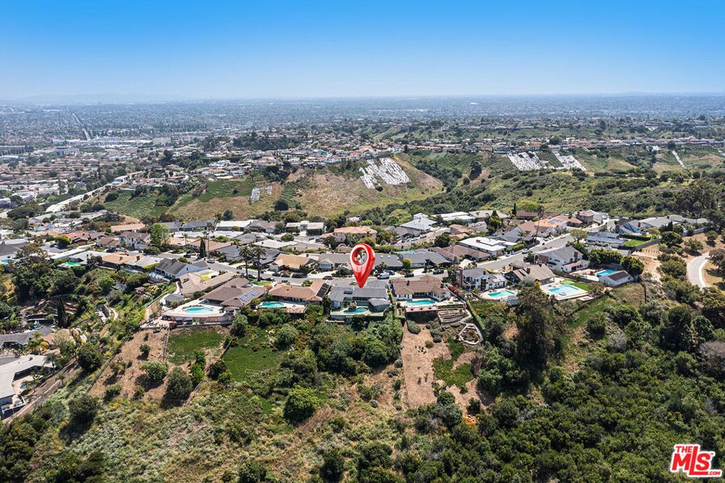 Image 41 of property listing at 4107 Punta Alta Drive, Los Angeles, CA 90008