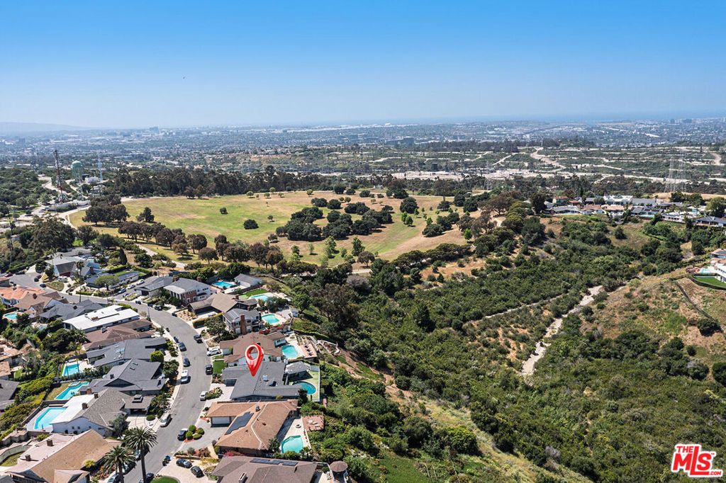 Image 42 of property listing at 4107 Punta Alta Drive, Los Angeles, CA 90008