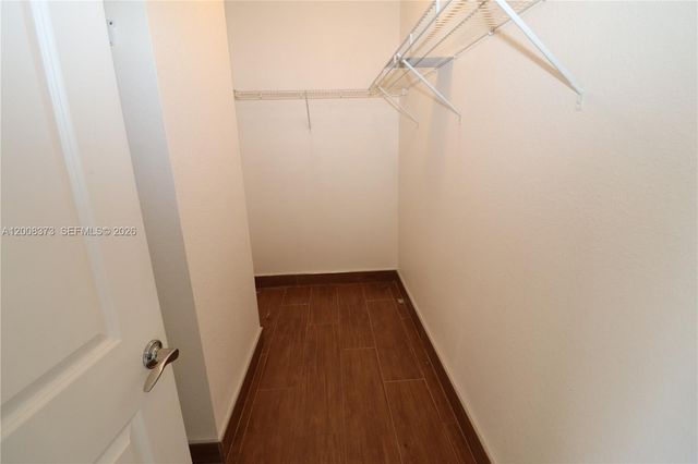 605 NE 28th St 1, Wilton Manors, FL 33334