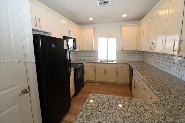 605 NE 28th St 1, Wilton Manors, FL 33334