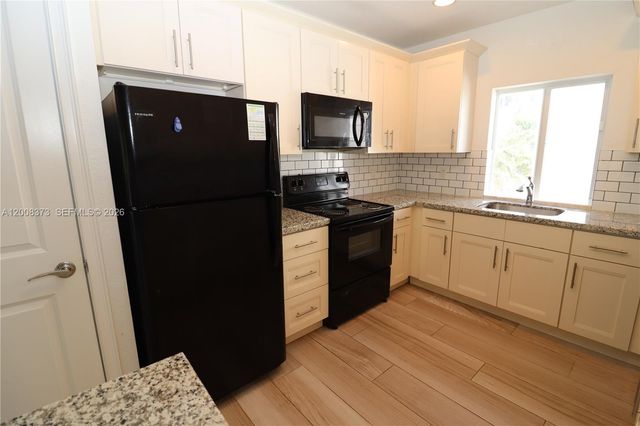 605 NE 28th St 1, Wilton Manors, FL 33334