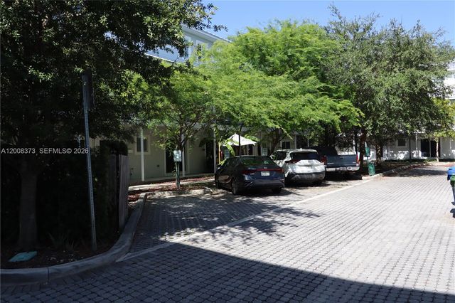 605 NE 28th St 1, Wilton Manors, FL 33334