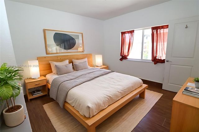 605 NE 28th St 1, Wilton Manors, FL 33334