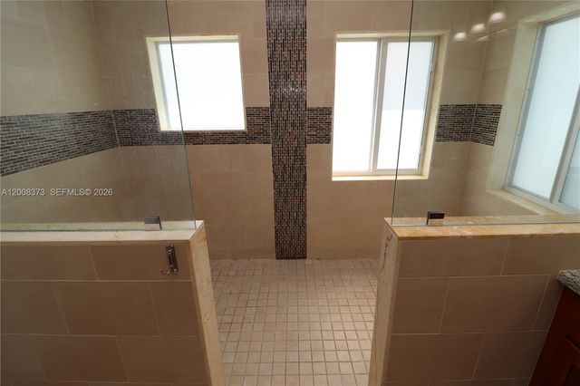 605 NE 28th St 1, Wilton Manors, FL 33334