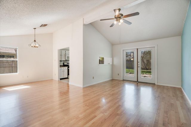 10422 Firethorn LN, Austin, TX 78750