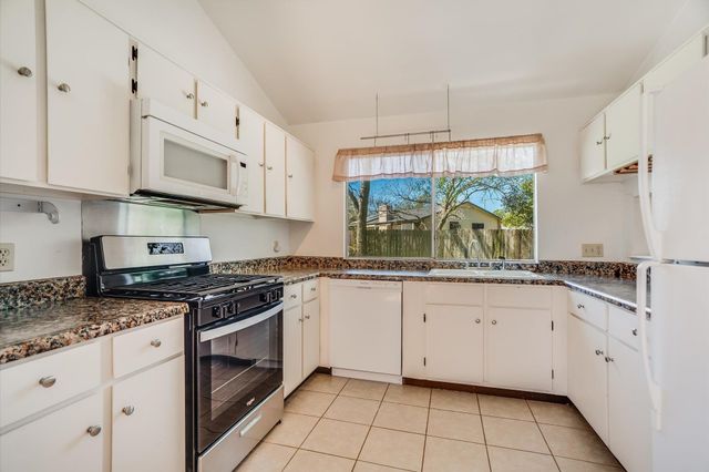 10422 Firethorn LN, Austin, TX 78750