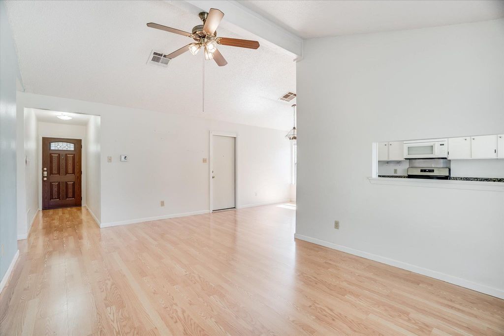 10422 Firethorn LN, Austin, TX 78750