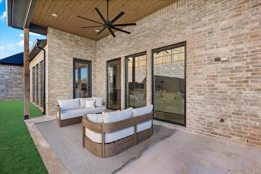 Image 47 of property listing at 3917 Stone Bluff Way, Edmond, OK 73034