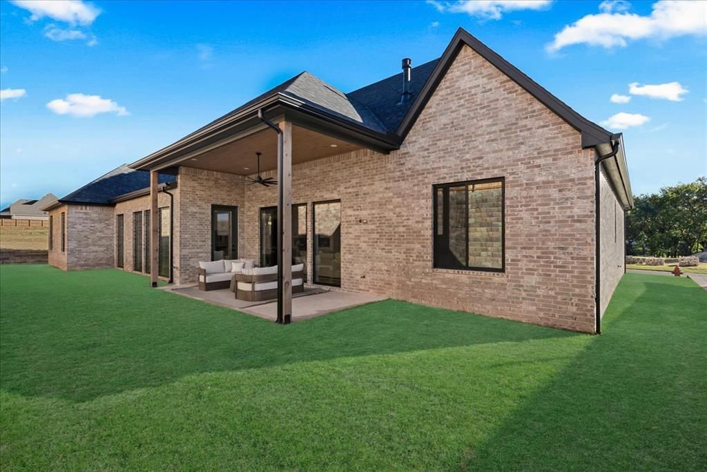 Image 48 of property listing at 3917 Stone Bluff Way, Edmond, OK 73034