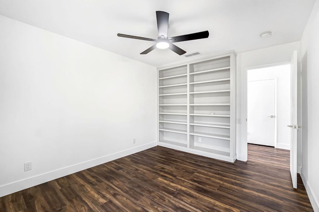 Image 17 of property listing at 1041 W Sierra Avenue, Fresno, CA 93711