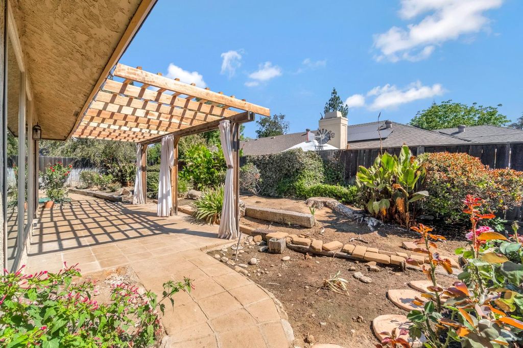 Image 23 of property listing at 1041 W Sierra Avenue, Fresno, CA 93711