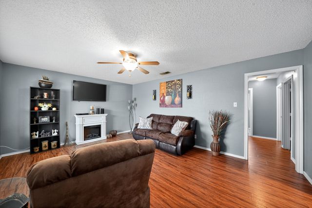 604 Mcanear Street, Cleburne, TX 76033