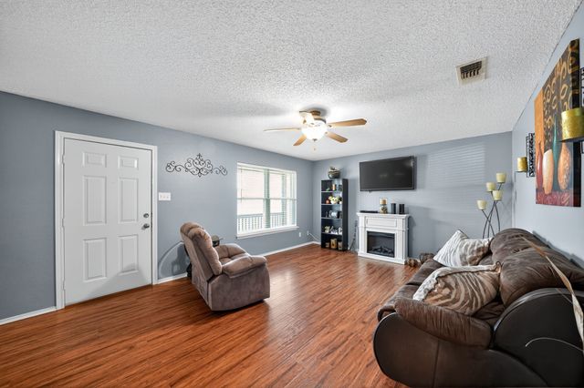 604 Mcanear Street, Cleburne, TX 76033