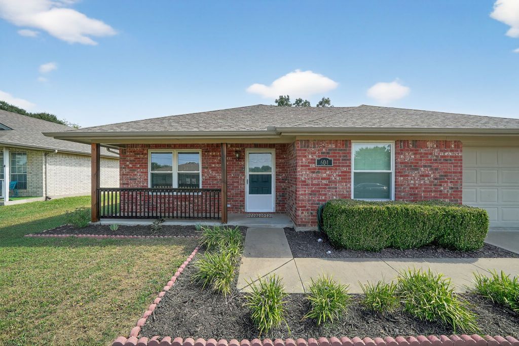 604 Mcanear Street, Cleburne, TX 76033