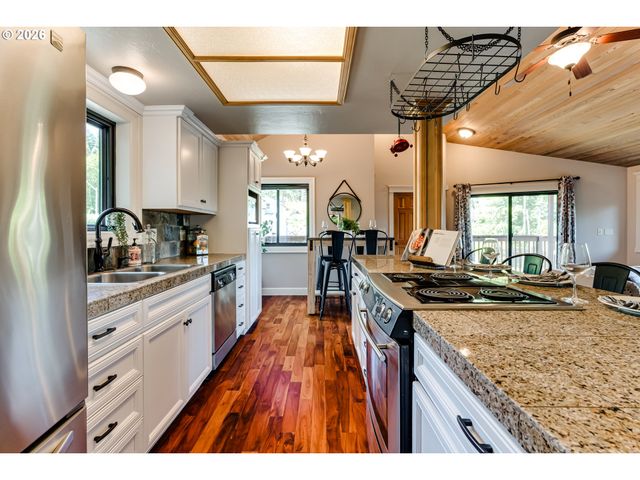 87933 10TH St, Veneta, OR 97487