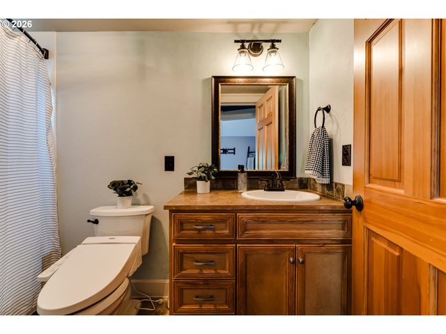 87933 10TH St, Veneta, OR 97487
