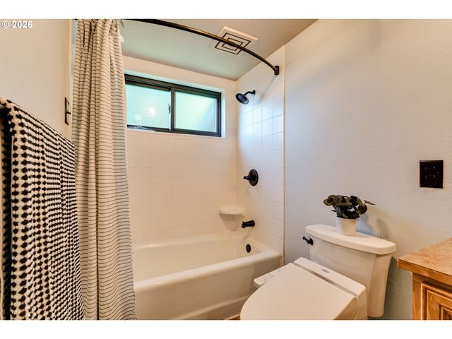 87933 10TH St, Veneta, OR 97487