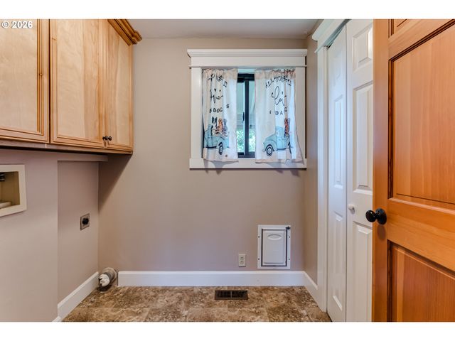 87933 10TH St, Veneta, OR 97487