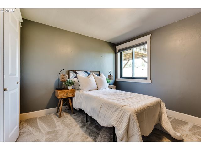 87933 10TH St, Veneta, OR 97487