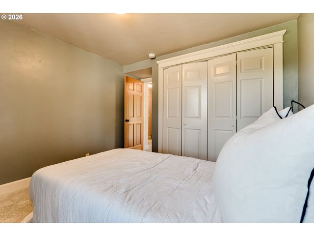 87933 10TH St, Veneta, OR 97487