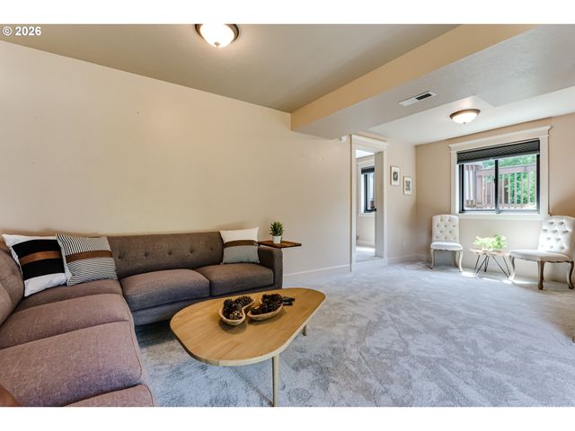 87933 10TH St, Veneta, OR 97487