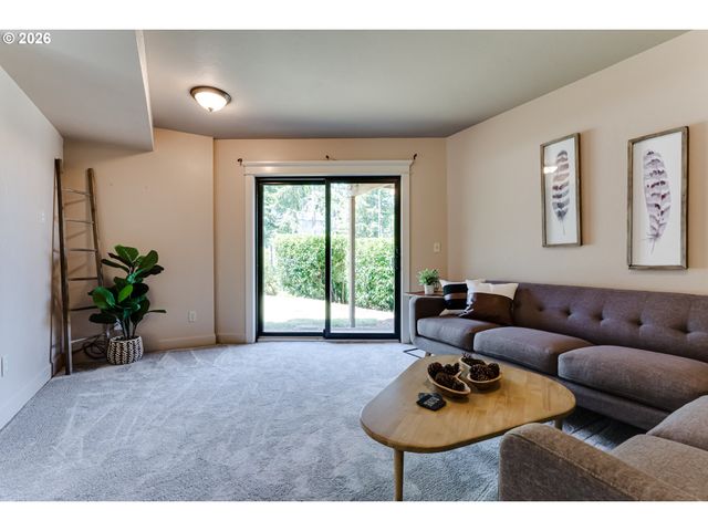 87933 10TH St, Veneta, OR 97487