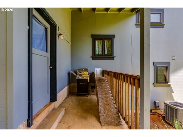 87933 10TH St, Veneta, OR 97487