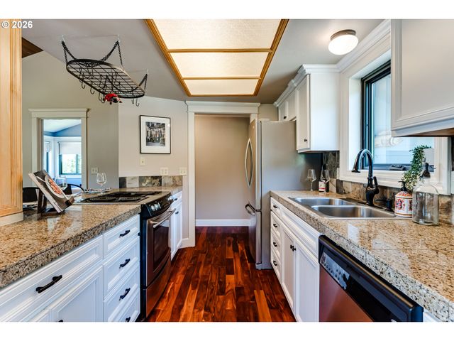 87933 10TH St, Veneta, OR 97487
