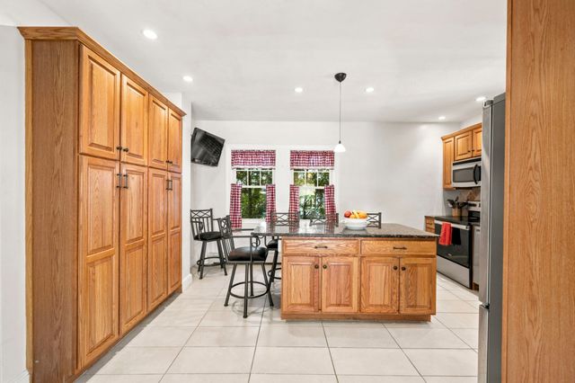 38 Thornton St, Quincy, MA 02170