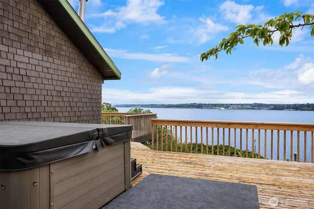13725 SW Pohl Road, Vashon, WA 98070