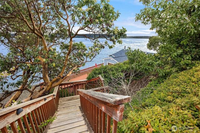 13725 SW Pohl Road, Vashon, WA 98070
