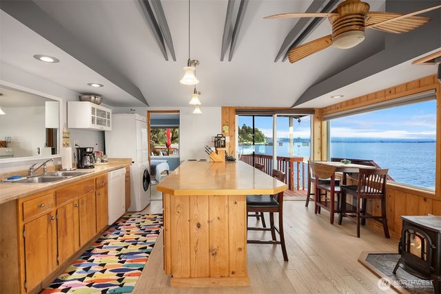 13725 SW Pohl Road, Vashon, WA 98070