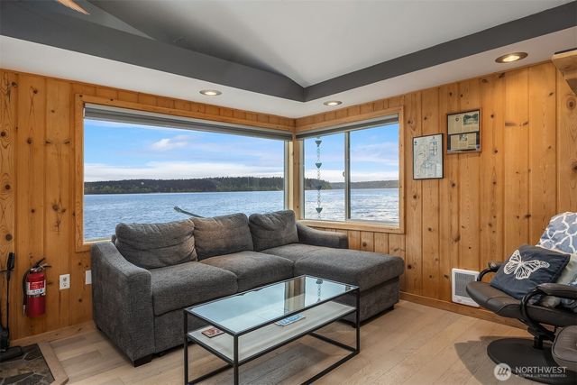 13725 SW Pohl Road, Vashon, WA 98070